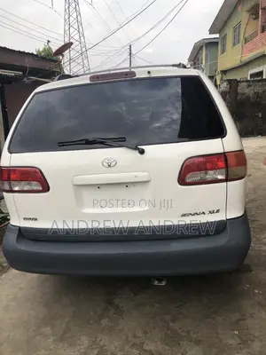 Toyota Sienna 2002 White