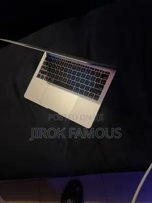 Laptop Apple MacBook Pro 2017 8GB Intel Core i5 SSD 256GB