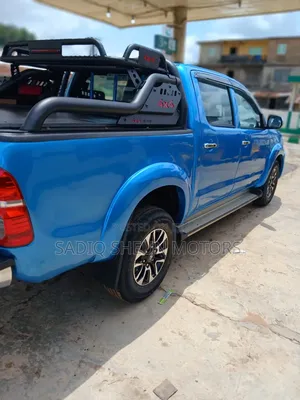 Toyota Hilux 2015 Blue