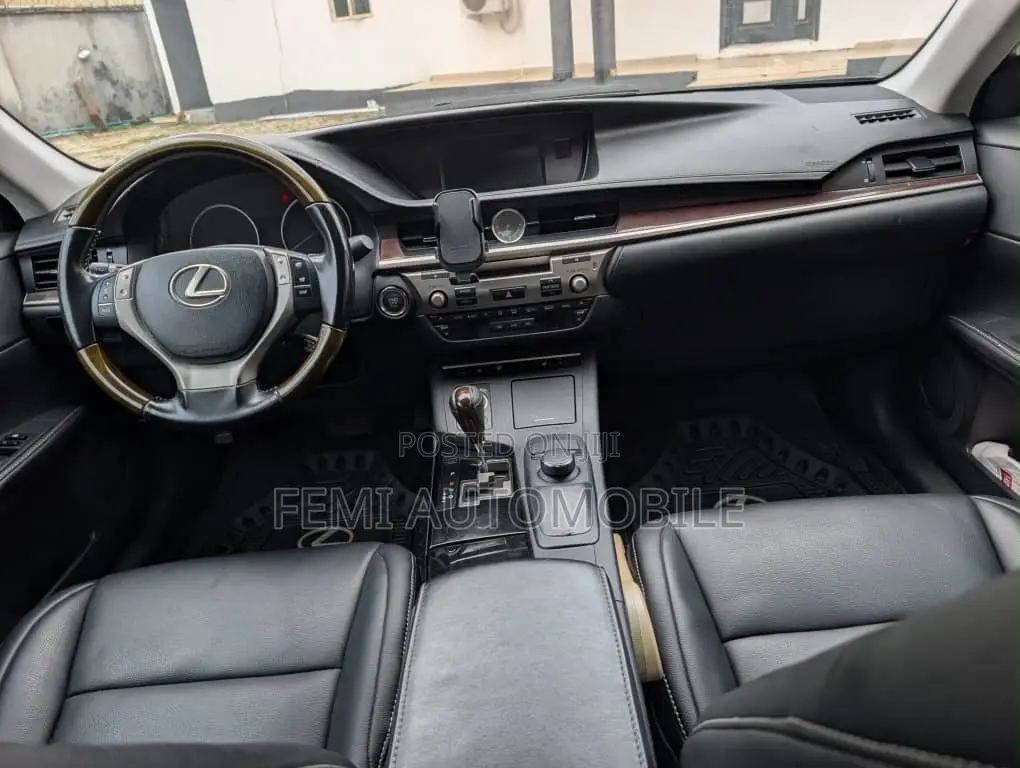 Lexus ES 2013 Black