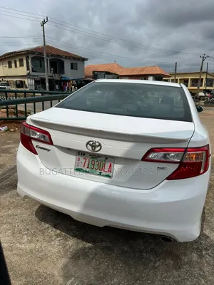 Toyota Camry SE 4dr Sedan (2.5L 4cyl 6A) 2014 White