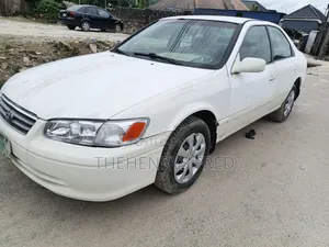 Toyota Camry CE 4dr Sedan (2.2L 4cyl 4A) 2000 White