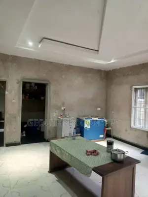 3bdrm Duplex in Alalubosa for sale
