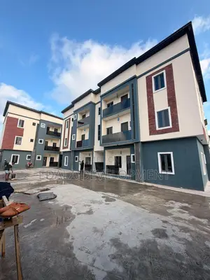 2bdrm Apartment in Surulere for sale