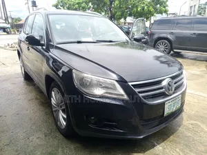 Volkswagen Tiguan 2011 Black
