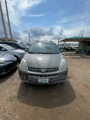Toyota Sienna LE AWD 2005 Gray