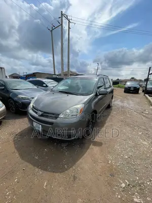 Toyota Sienna LE AWD 2005 Gray