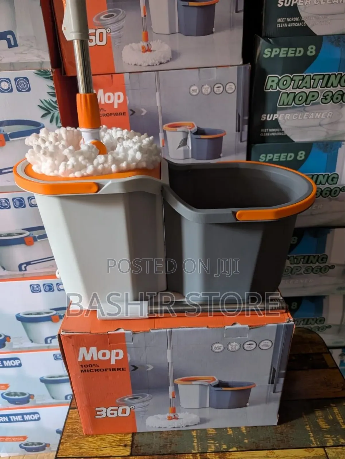 Microfibre Spin Mop With a Dual-Compartment Split Bucket