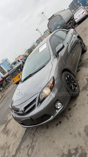 Toyota Corolla LE 4dr Sedan (1.8L 4cyl 4A) 2011 Gray