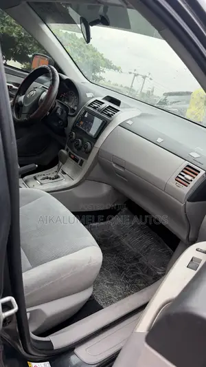 Toyota Corolla LE 4dr Sedan (1.8L 4cyl 4A) 2011 Gray