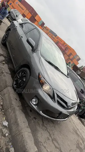 Toyota Corolla LE 4dr Sedan (1.8L 4cyl 4A) 2011 Gray