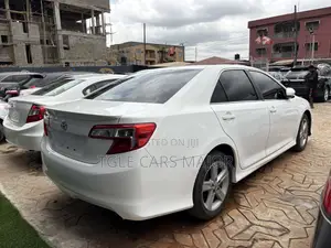 Toyota Camry SE 4dr Sedan (2.5L 4cyl 6A) 2014 White