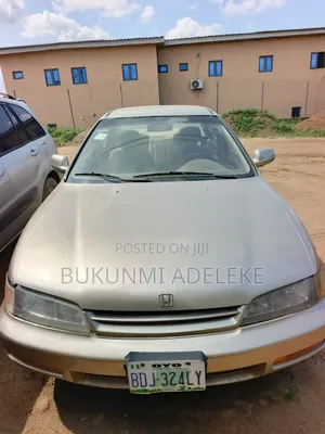 Honda Accord 1998 Gold