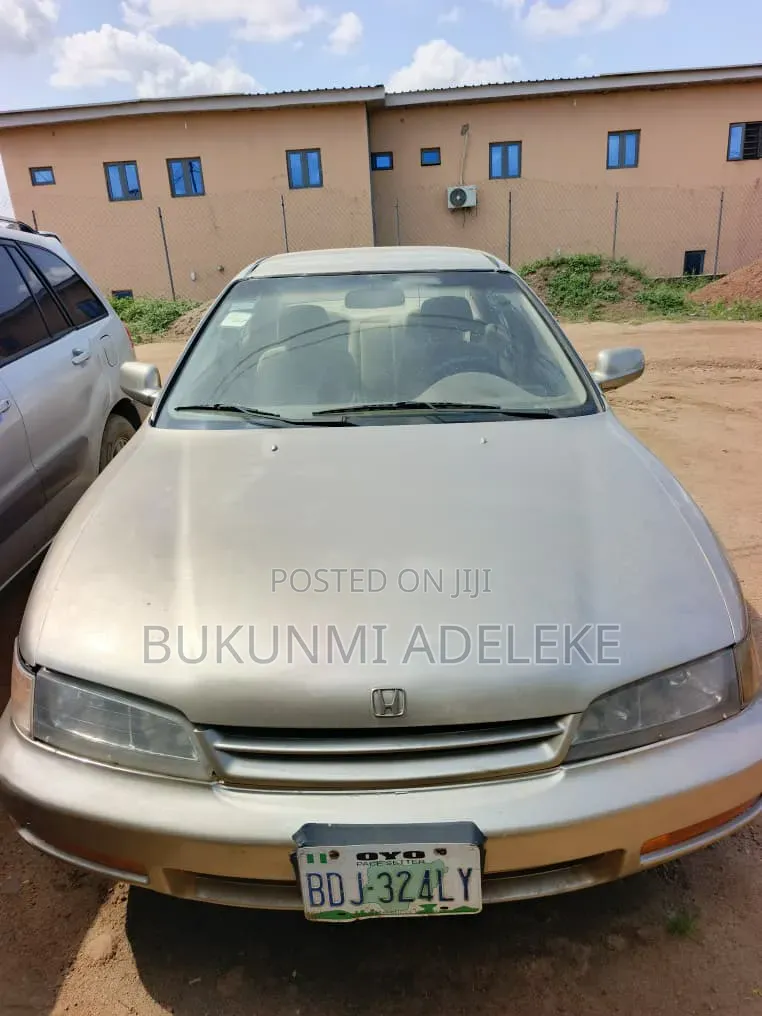 Honda Accord 1998 Gold