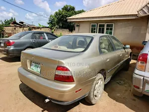 Honda Accord 1998 Gold