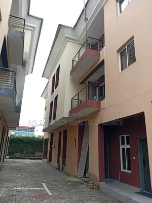 2bdrm Townhouse / Terrace in Lekki Phase 1 for rent