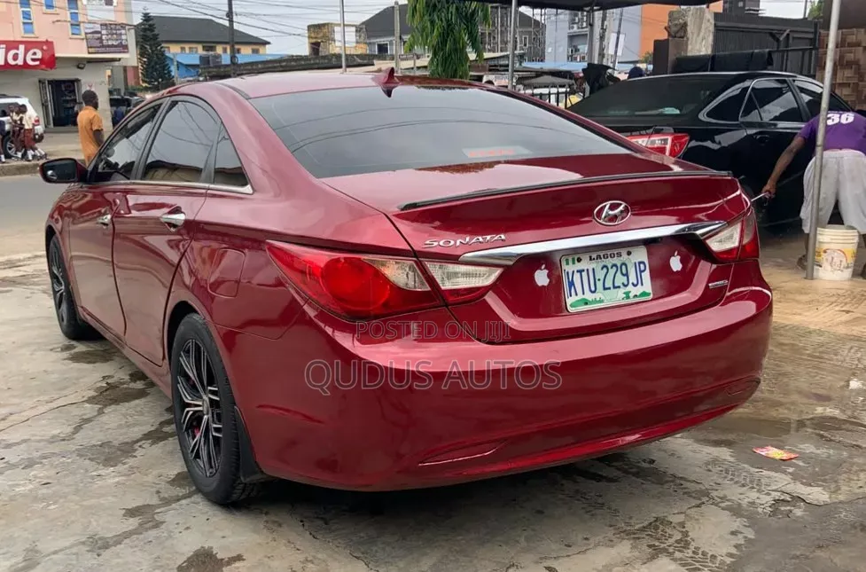 Hyundai Sonata 2012 Red