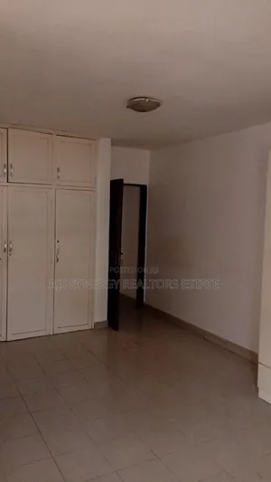 3bdrm Apartment in Lekki Phase 1 for rent