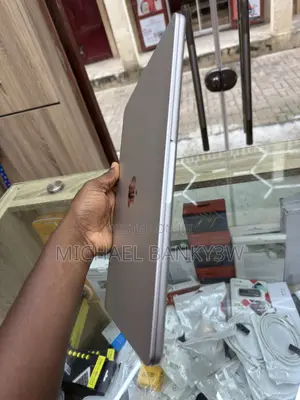 Laptop Apple MacBook Air 2022 M2 8GB Apple M2 SSD 512GB