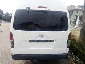 Toyota HiAce 2013 White