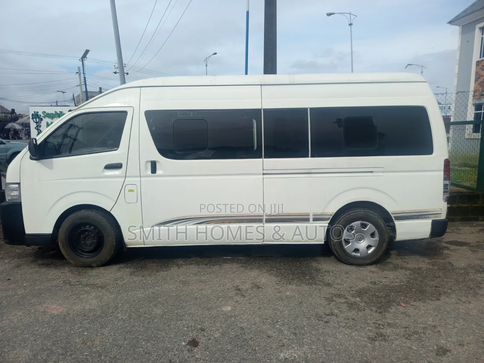 Toyota HiAce 2013 White