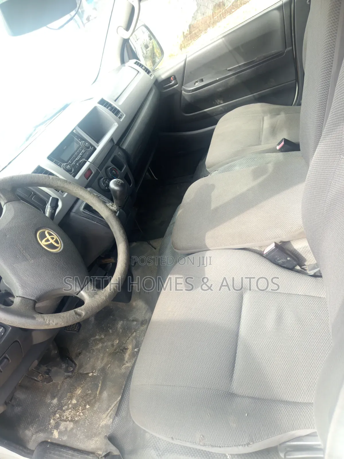 Toyota HiAce 2013 White