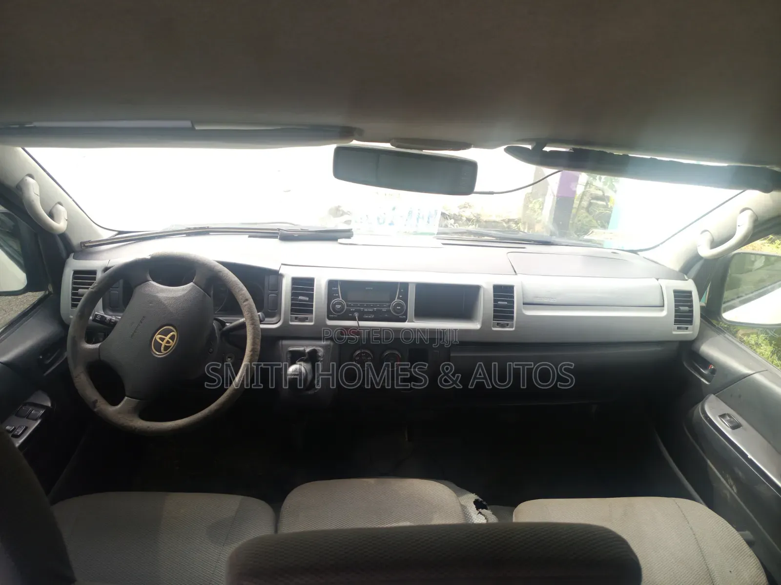 Toyota HiAce 2013 White