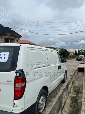 Hyundai H1 2012 White