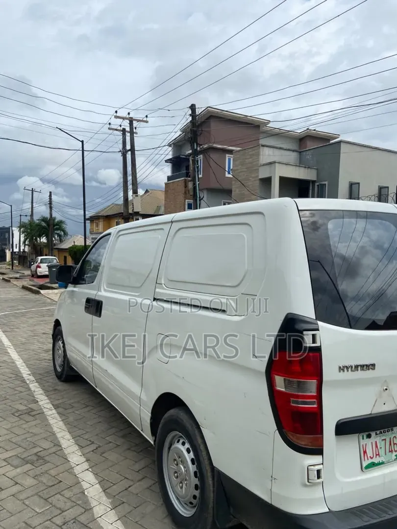 Hyundai H1 2012 White