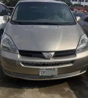 Toyota Sienna CE 2005 Gold