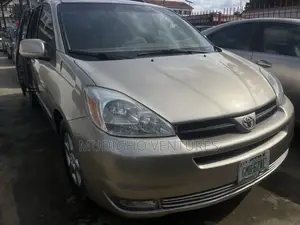 Toyota Sienna CE 2005 Gold