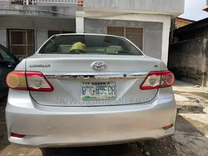 Toyota Corolla LE 4dr Sedan (1.8L 4cyl 4A) 2013 Silver
