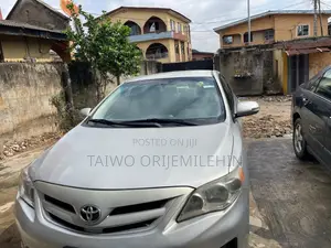 Toyota Corolla LE 4dr Sedan (1.8L 4cyl 4A) 2013 Silver