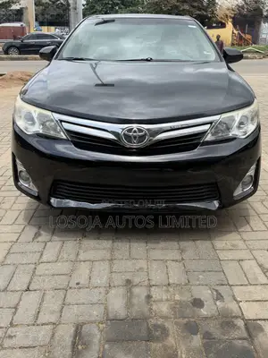 Toyota Camry XLE 4dr Sedan (2.5L 4cyl 6A) 2013 Red