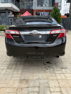 Toyota Camry XLE 4dr Sedan (2.5L 4cyl 6A) 2013 Red