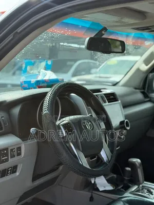 Toyota 4-Runner SR5 4WD 2011 Black