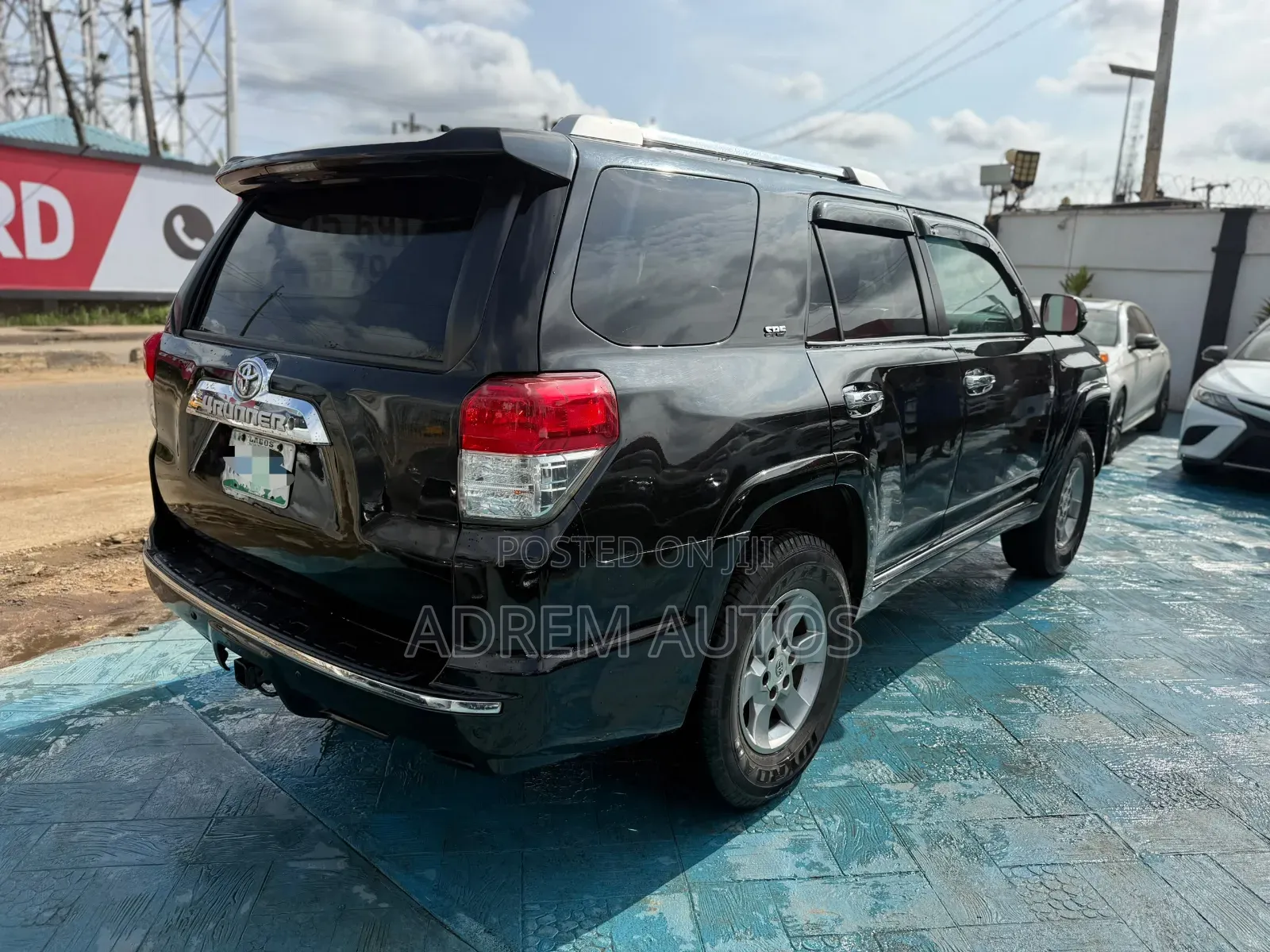 Toyota 4-Runner SR5 4WD 2011 Black