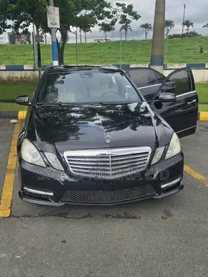 Mercedes-Benz E350 Base 4Matic Sedan AWD (3.5L 6cyl 7A) 2011 Black