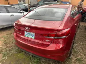 Hyundai Elantra 2018 Red