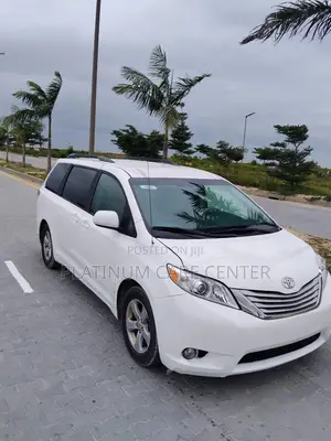 Toyota Sienna LE 8 Passenger 2012 White
