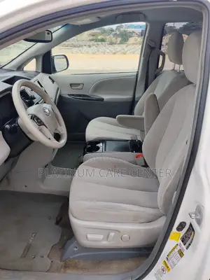Toyota Sienna LE 8 Passenger 2012 White