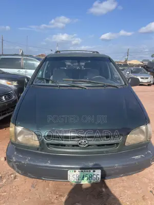 Toyota Sienna 2000 Green