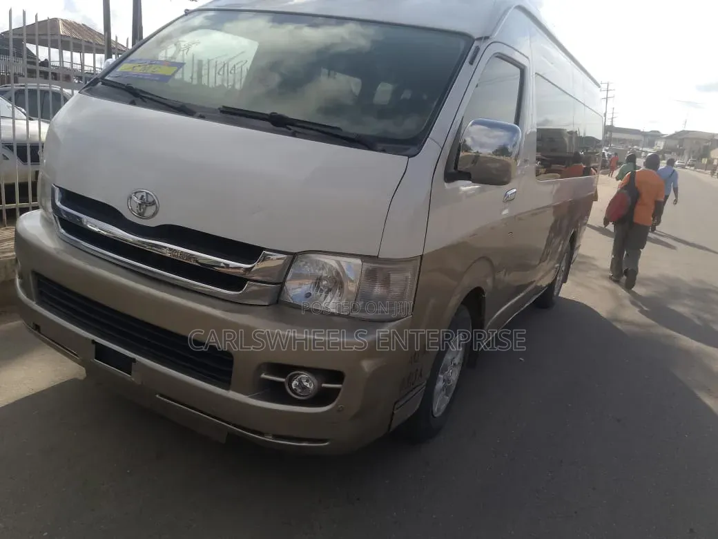 Toyota HiAce 2015 Brown