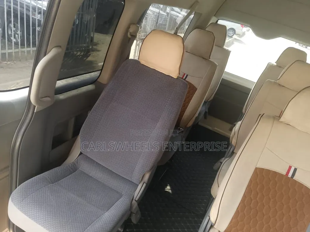Toyota HiAce 2015 Brown