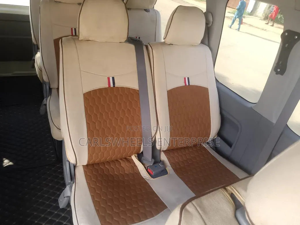 Toyota HiAce 2015 Brown
