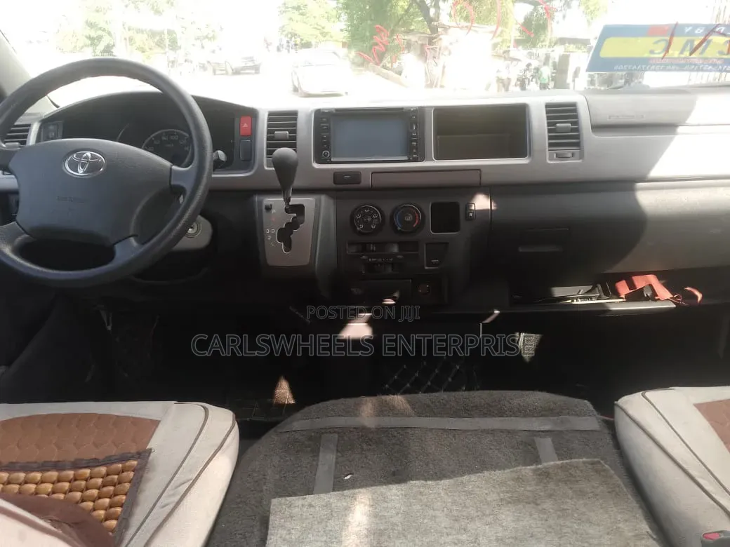Toyota HiAce 2015 Brown