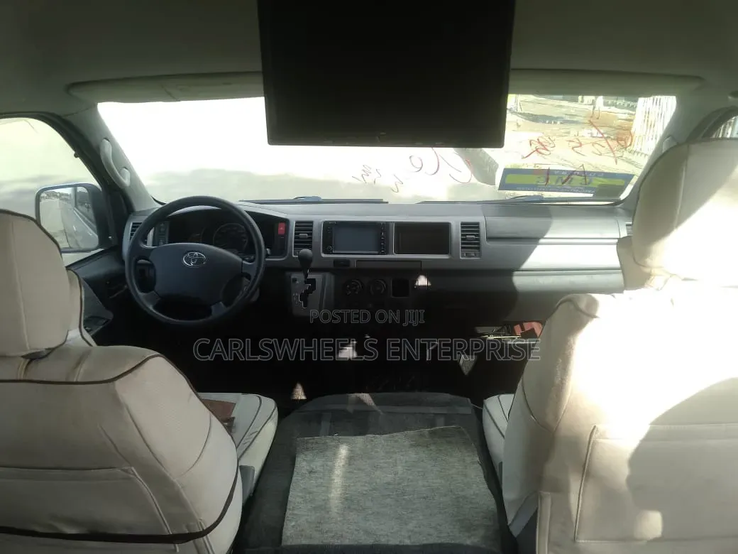 Toyota HiAce 2015 Brown