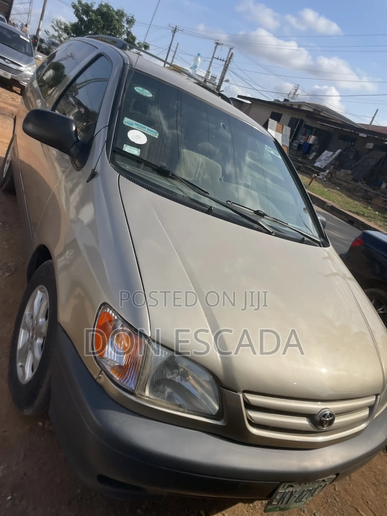Toyota Sienna 2000 Gold
