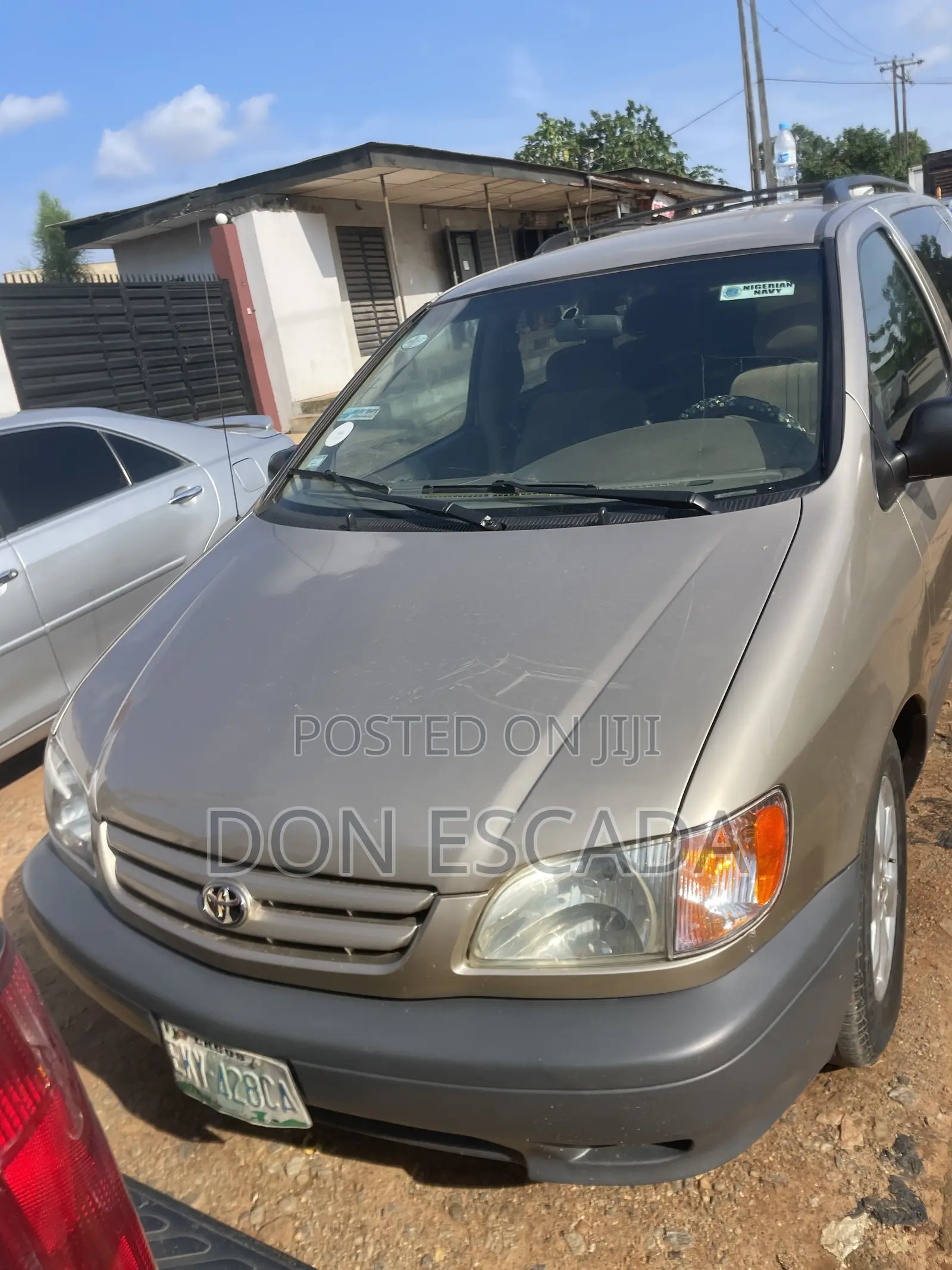 Toyota Sienna 2000 Gold