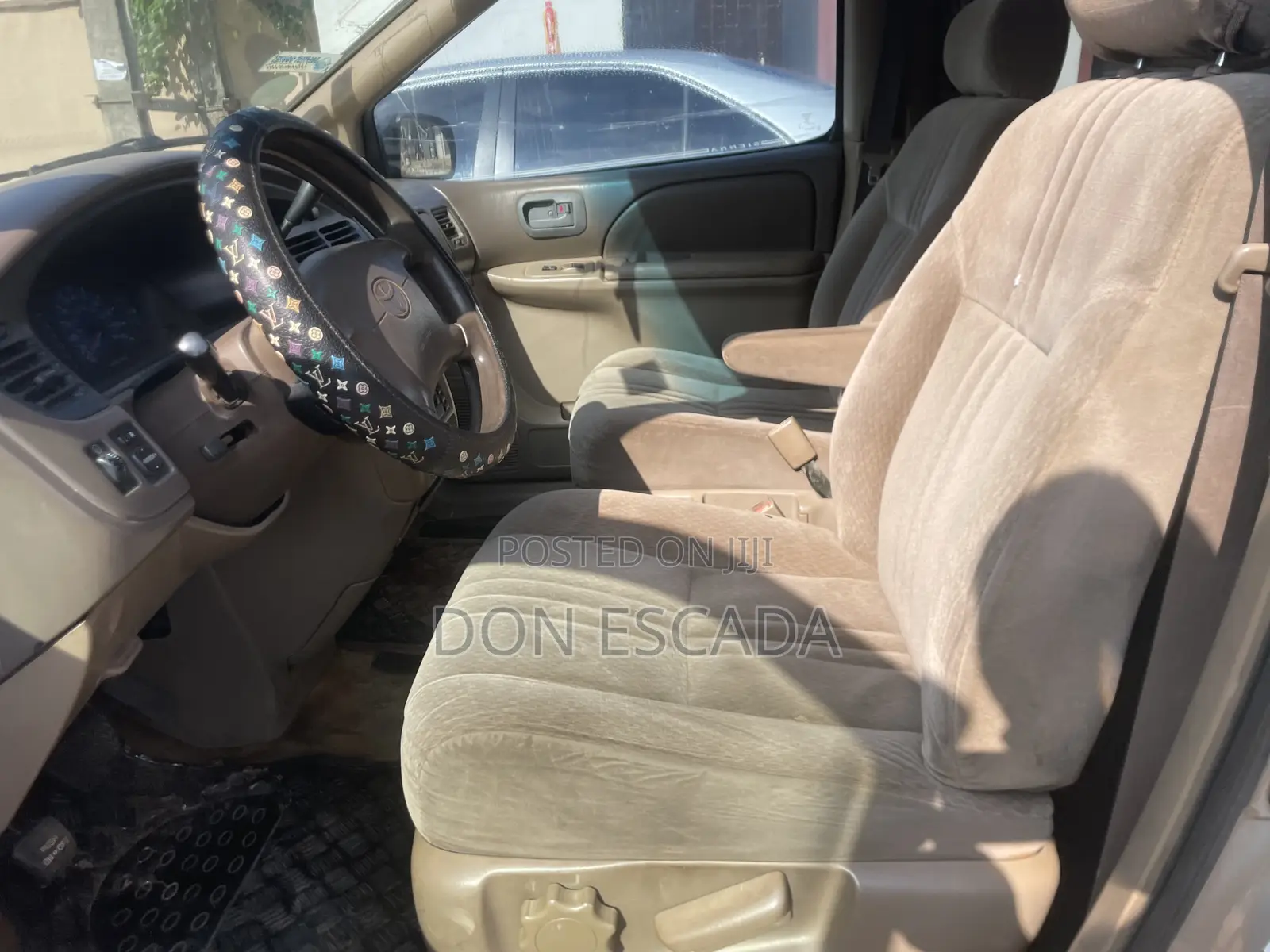 Toyota Sienna 2000 Gold